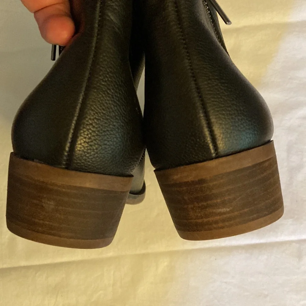 Kensie 10M Gabriella Black All Leather Upper Ankle Bootie zips on both sides